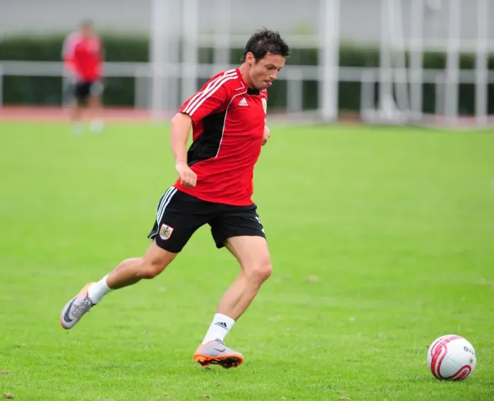 Framed Print : Bristol City FC: Ivan Sproule in Training Focus Framed Print : Bristol City FC: Ivan Sproule in Training Focus