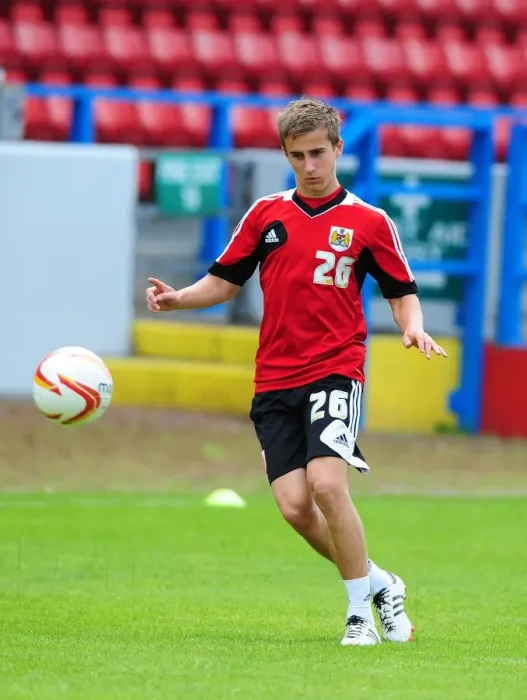 Framed Print : Bristol City FC: Joe Bryan in Action during Pre-Season Training, July 2012 Framed Print : Bristol City FC: Joe Bryan in Action during Pre-Season Training, July 2012