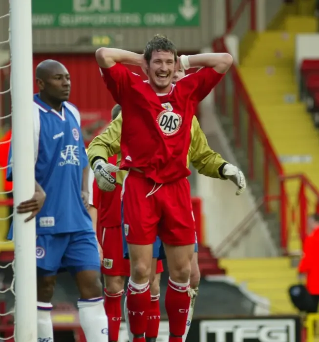 Framed Print : Bristol City FC: Lee Peacock in Action (03-04) Framed Print : Bristol City FC: Lee Peacock in Action (03-04)