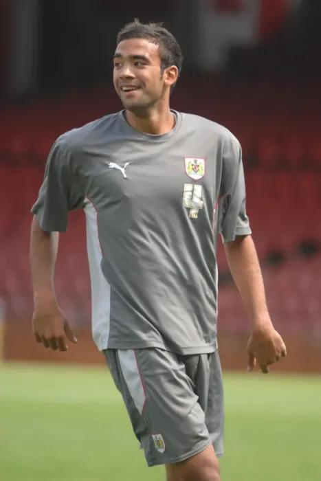 Framed Print : Bristol City FC: Liam Fontaine in Focus - Training Session (07-08) Framed Print : Bristol City FC: Liam Fontaine in Focus - Training Session (07-08)