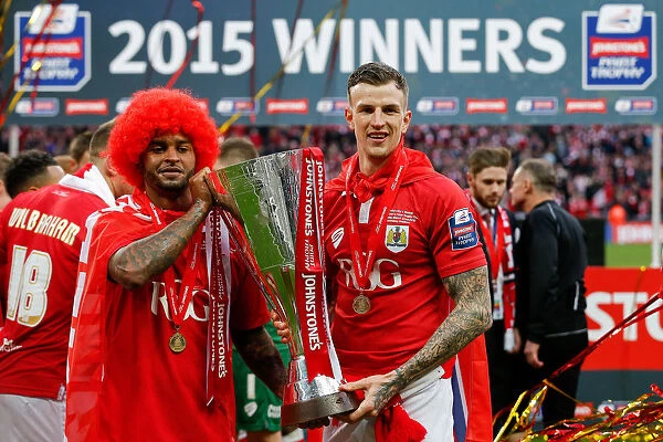 Bristol City FC: Mark Little and Aden Flint Celebrate Johnstones Paint Trophy Victory over Walsall (22 / 03 / 2015)