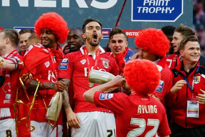 Framed Print : Bristol City FC: Marlon Pack Celebrates Johnstones Paint Trophy Victory over Walsall