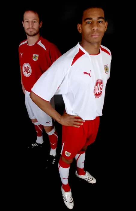 Framed Print : Bristol City FC: New Kit Unveiling - Team Portraits