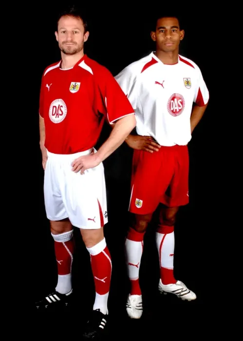 Framed Print : Bristol City FC: New Kit Unveiling - Team Portraits Framed Print : Bristol City FC: New Kit Unveiling - Team Portraits