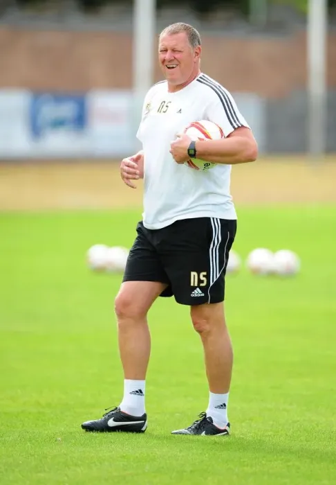 Framed Print : Bristol City FC: Nigel Spink Conducts Goalkeeping Drills during Pre-Season Training (Scotland Tour) Framed Print : Bristol City FC: Nigel Spink Conducts Goalkeeping Drills during Pre-Season Training (Scotland Tour)