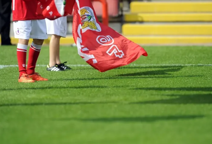 Framed Print : Bristol City FC Pays Tribute: Guard of Honor for Scunthorpe United at Ashton Gate