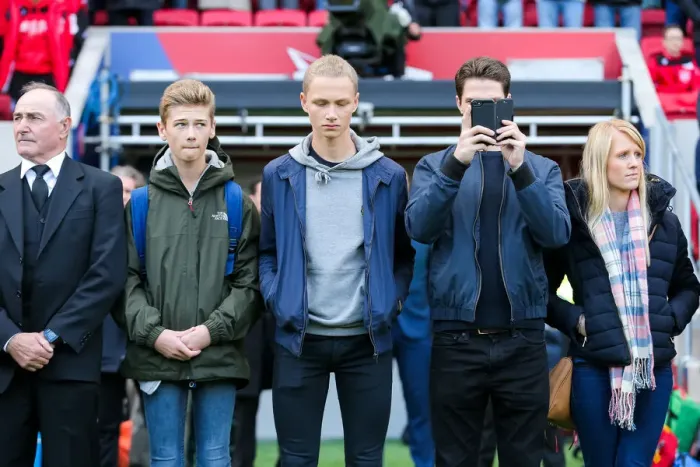 Framed Print : Bristol City FC Pays Tribute: A Minute's Silence for Gerry Gow