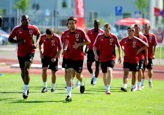 Framed Print : Bristol City FC: Pre-Season Training in Sweden - Gearing Up for Season 10-11 Glory Framed Print : Bristol City FC: Pre-Season Training in Sweden - Gearing Up for Season 10-11 Glory