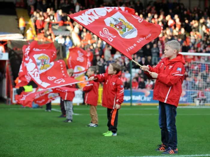 Framed Print : Bristol City FC: Preston North End's Guard of Honor at Ashton Gate, November 2014 Framed Print : Bristol City FC: Preston North End's Guard of Honor at Ashton Gate, November 2014