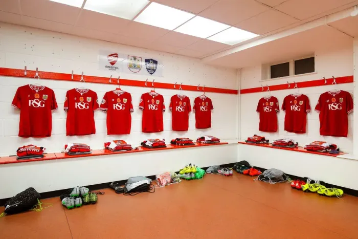 Framed Print : Bristol City FC - Remembrance Day Tribute: Poppies on Shirts before Bristol City v Wolves, Sky Bet Championship (November 3, 2015) Framed Print : Bristol City FC - Remembrance Day Tribute: Poppies on Shirts before Bristol City v Wolves, Sky Bet Championship (November 3, 2015)