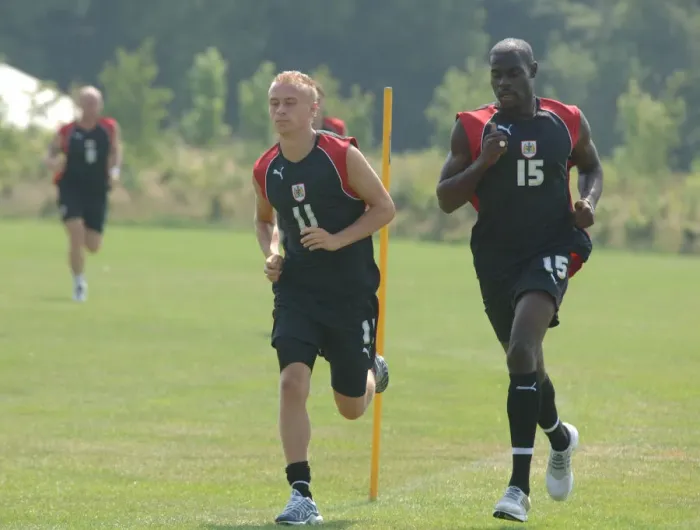 Framed Print : Bristol City FC: Behind the Scenes - Training Sessions 06-07 at the Training Ground Framed Print : Bristol City FC: Behind the Scenes - Training Sessions 06-07 at the Training Ground