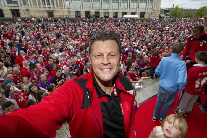 Framed Print : Bristol City FC: Steve Cotterill Amid Thousands of Fans during Celebration Tour, May 2015 Framed Print : Bristol City FC: Steve Cotterill Amid Thousands of Fans during Celebration Tour, May 2015
