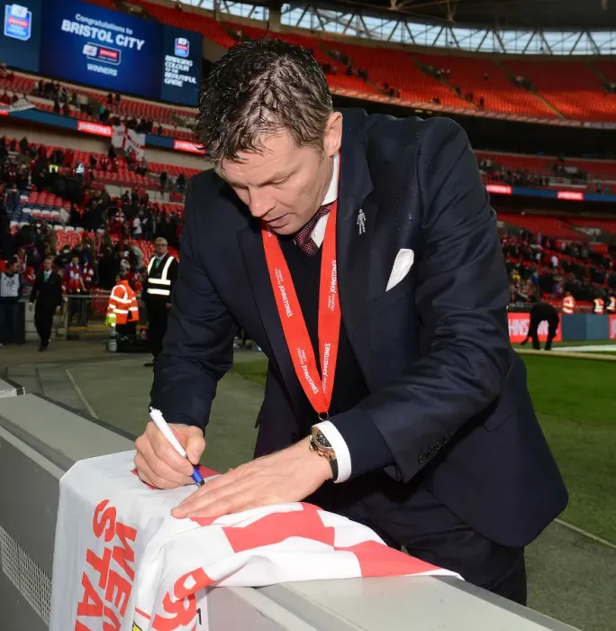 Framed Print : Bristol City FC: Steve Cotterill Celebrates Johnstone Paint Trophy Victory with Adoring Fans at Wembley Stadium