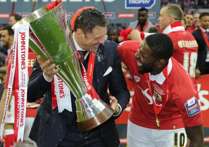 Framed Print : Bristol City FC: Steve Cotterill and Jay Emmanuel-Thomas Celebrate Johnstone's Paint Trophy Victory