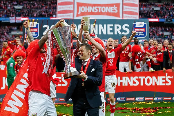 Bristol City FC: Steve Cotterill's Johnstones Paint Trophy Victory - Celebrating with Mark Little and Luke Ayling