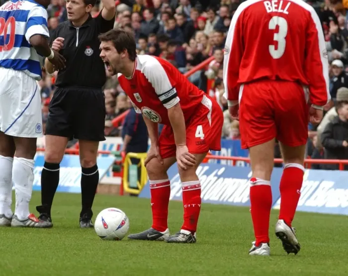 Framed Print : Bristol City FC: Tommy Doherty in Action (2003-04) Framed Print : Bristol City FC: Tommy Doherty in Action (2003-04)