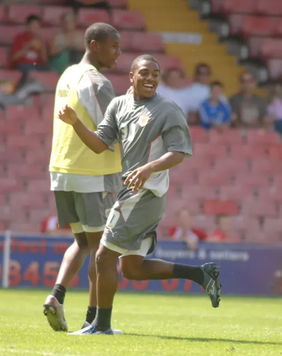 Framed Print : Bristol City FC: Training Intensity with Tristan Plummer (07-08)