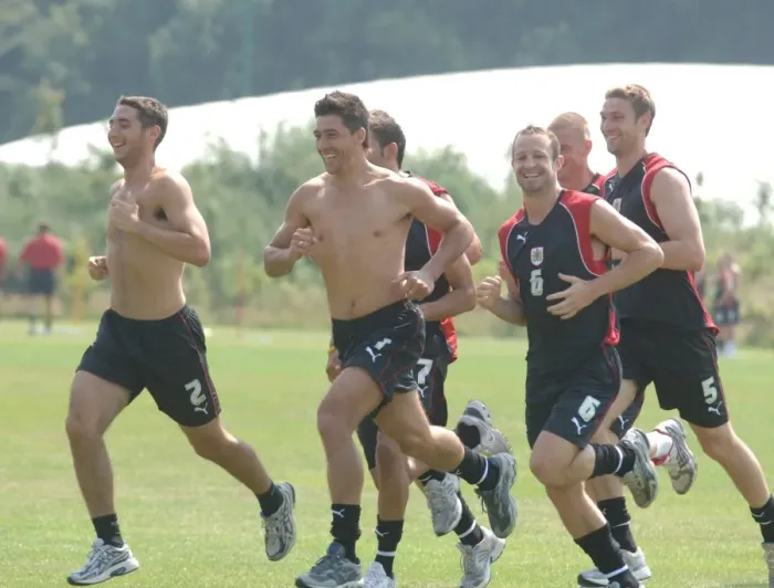 Framed Print : Bristol City FC: Training Sessions 06-07 at the Training Ground Framed Print : Bristol City FC: Training Sessions 06-07 at the Training Ground