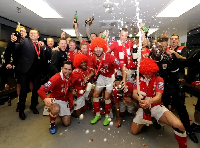 Framed Print : Bristol City FC: Triumphant in the Johnstone's Paint Trophy - Champagne Celebration in the Changing Room