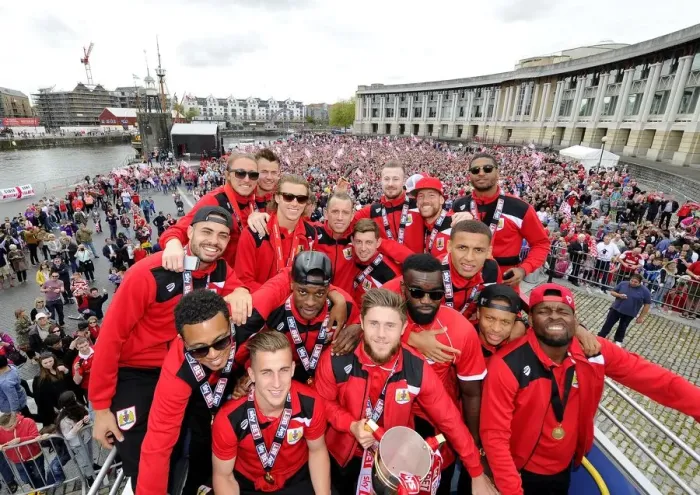 Framed Print : Bristol City FC: Triumphant Return with League One Trophy and Thousands of Ecstatic Fans