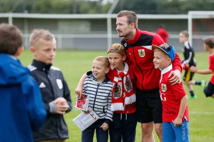 Framed Print : Bristol City FC: Wade Elliott Meets Young Fans After Pre-Season Community Match Framed Print : Bristol City FC: Wade Elliott Meets Young Fans After Pre-Season Community Match