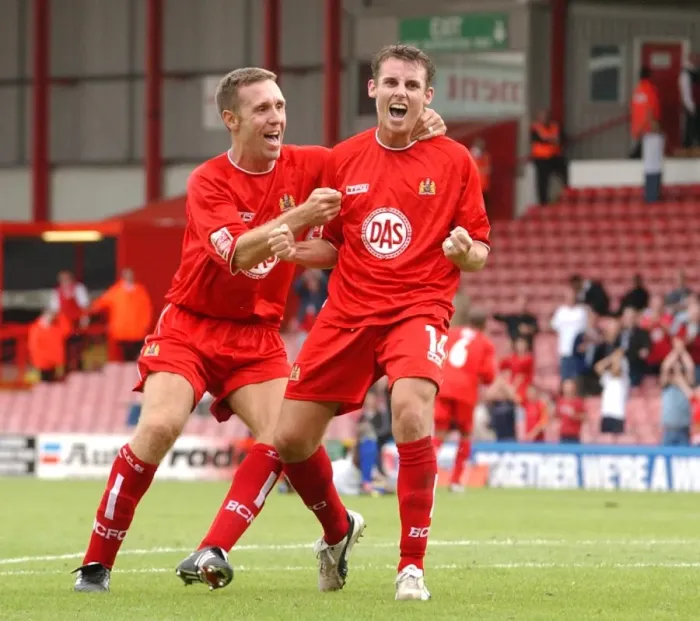 Framed Print : Bristol City FC: Wilkshire and Tinnion in Action (04-05) Framed Print : Bristol City FC: Wilkshire and Tinnion in Action (04-05)