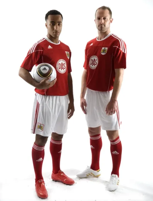 Framed Print : Bristol City First Team: 09-10 New Kit - A Fresh Start Framed Print : Bristol City First Team: 09-10 New Kit - A Fresh Start