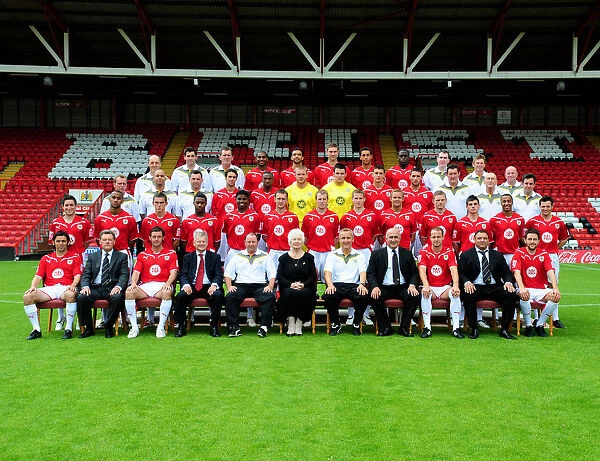 Bristol City First Team: 09-10 Unified Season - Team Photo