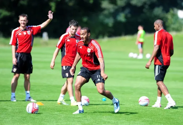 Framed Print : Bristol City First Team: 2010-11 Season Gear-Up Training (September 2, 2010) Framed Print : Bristol City First Team: 2010-11 Season Gear-Up Training (September 2, 2010)