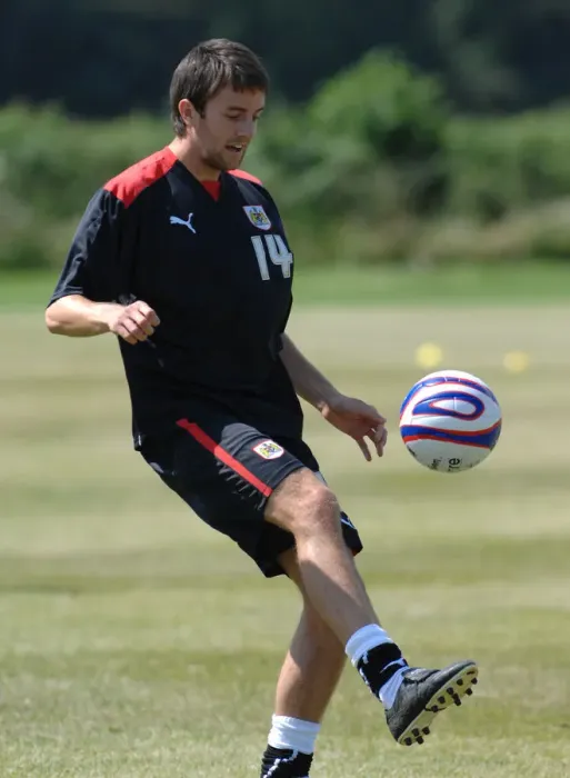 Framed Print : Bristol City First Team: Gearing Up for the 08-09 Season - Pre-Season Training Framed Print : Bristol City First Team: Gearing Up for the 08-09 Season - Pre-Season Training
