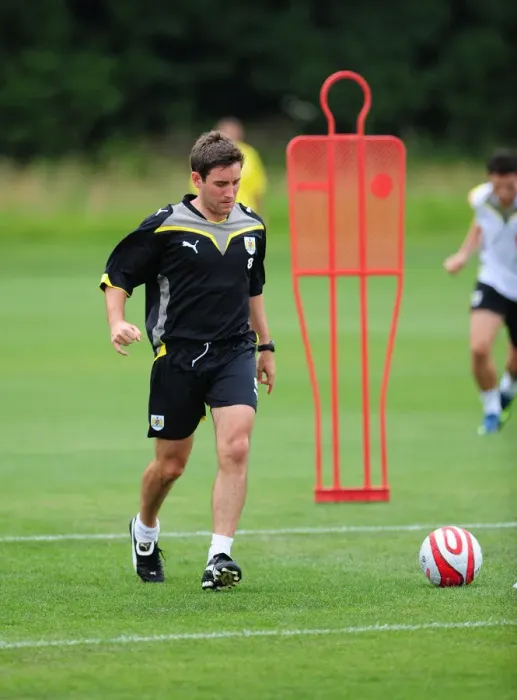 Framed Print : Bristol City First Team: Gearing Up for the 09-10 Season - Pre-Season Training Framed Print : Bristol City First Team: Gearing Up for the 09-10 Season - Pre-Season Training