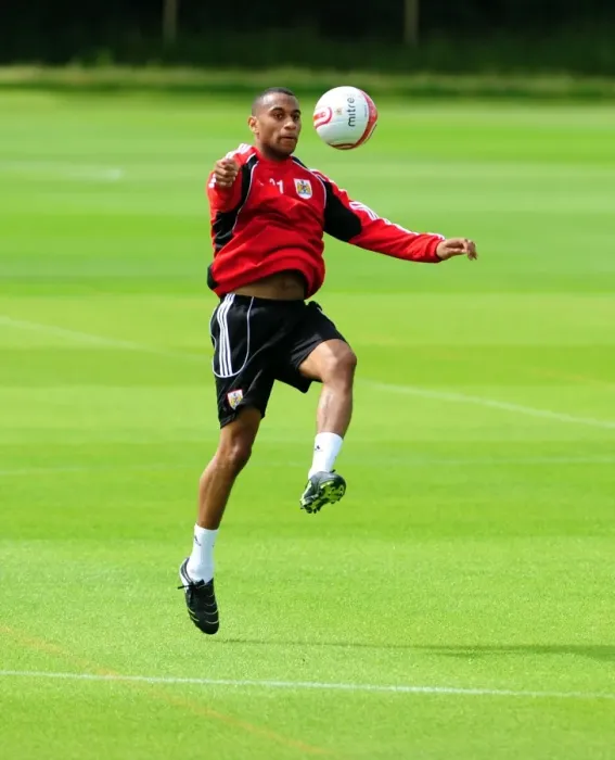 Framed Print : Bristol City First Team: Gearing Up for Season 10-11 - Pre-Season Training Framed Print : Bristol City First Team: Gearing Up for Season 10-11 - Pre-Season Training