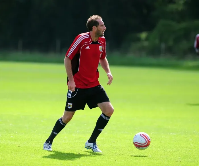 Framed Print : Bristol City First Team: Gearing Up for Season 10-11 - Training Session on September 9, 2010 Framed Print : Bristol City First Team: Gearing Up for Season 10-11 - Training Session on September 9, 2010