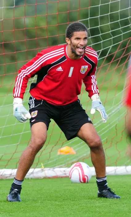 Framed Print : Bristol City First Team: Gearing Up for Season 10-11 - Training Session on September 9, 2010 Framed Print : Bristol City First Team: Gearing Up for Season 10-11 - Training Session on September 9, 2010