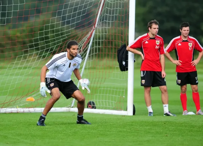 Framed Print : Bristol City First Team: Gearing Up for Season 10-11 - Training Session on September 9, 2010 Framed Print : Bristol City First Team: Gearing Up for Season 10-11 - Training Session on September 9, 2010