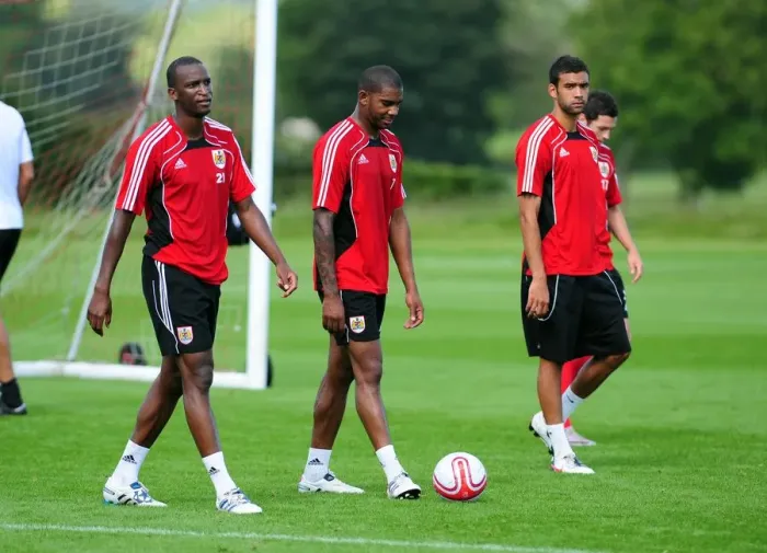 Framed Print : Bristol City First Team: Gearing Up for Season 10-11 - Training Session on September 9, 2010 Framed Print : Bristol City First Team: Gearing Up for Season 10-11 - Training Session on September 9, 2010