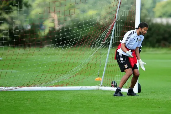 Framed Print : Bristol City First Team: Gearing Up for Season 10-11 - Training Session on September 9, 2010 Framed Print : Bristol City First Team: Gearing Up for Season 10-11 - Training Session on September 9, 2010