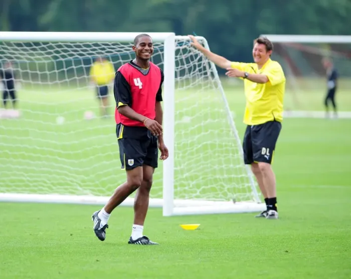 Framed Print : Bristol City First Team: Gearing Up for Victory - Pre-Season Training (09-10) Framed Print : Bristol City First Team: Gearing Up for Victory - Pre-Season Training (09-10)