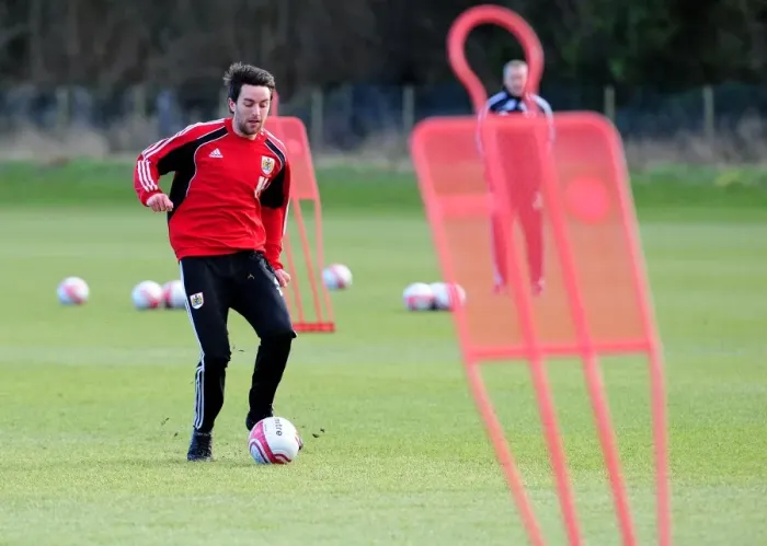 Framed Print : Bristol City First Team: Kick-Starting the 2010-11 Season - Training Session (January 1, 2011) Framed Print : Bristol City First Team: Kick-Starting the 2010-11 Season - Training Session (January 1, 2011)
