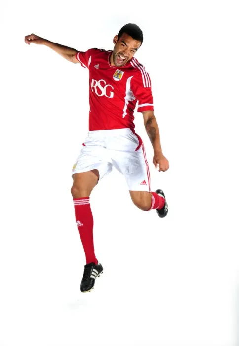 Framed Print : Bristol City First Team: New Kit Revealed for 11-12 Season Framed Print : Bristol City First Team: New Kit Revealed for 11-12 Season
