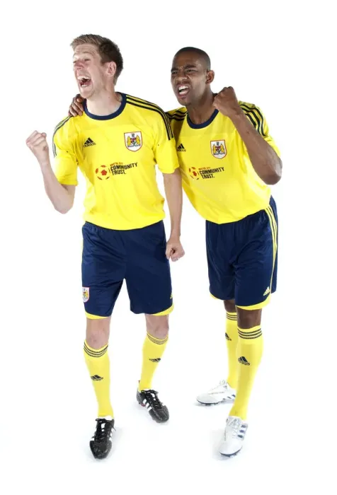 Framed Print : Bristol City First Team: New Kits Unveiled - Season 11-12 Framed Print : Bristol City First Team: New Kits Unveiled - Season 11-12