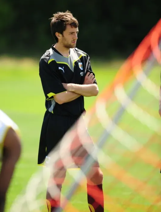 Framed Print : Bristol City First Team: Pre-Season Training 09-10 - Gearing Up for the New Season Framed Print : Bristol City First Team: Pre-Season Training 09-10 - Gearing Up for the New Season