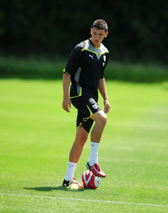 Framed Print : Bristol City First Team: Pre-Season Training 09-10 - Gearing Up for the New Season Framed Print : Bristol City First Team: Pre-Season Training 09-10 - Gearing Up for the New Season