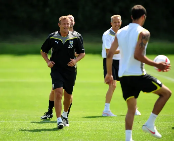 Framed Print : Bristol City First Team: Pre-Season Training 09-10 - Gearing Up for the New Season Framed Print : Bristol City First Team: Pre-Season Training 09-10 - Gearing Up for the New Season