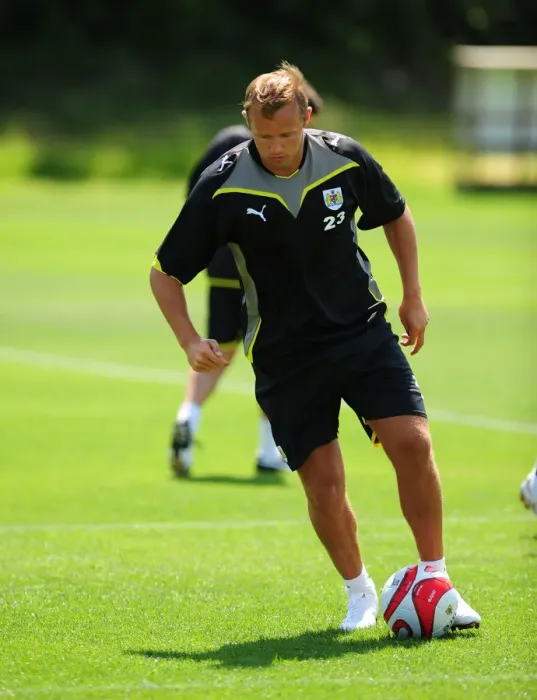 Framed Print : Bristol City First Team: Pre-Season Training 09-10 - Gearing Up for the New Season Framed Print : Bristol City First Team: Pre-Season Training 09-10 - Gearing Up for the New Season