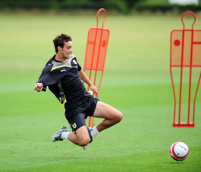 Framed Print : Bristol City First Team: Pre-Season Training 09-10 - Gearing Up for the New Season Framed Print : Bristol City First Team: Pre-Season Training 09-10 - Gearing Up for the New Season