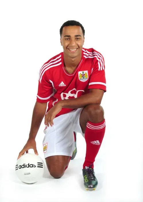 Framed Print : Bristol City First Team: Revealing the New Kits for Season 11-12