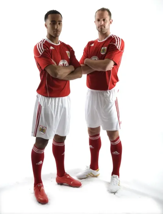 Framed Print : Bristol City First Team: Season 09-10: New Kit