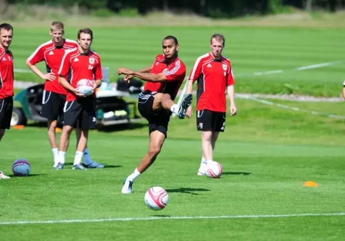 Framed Print : Bristol City First Team: Season 10-11: Training 2-9-10 Framed Print : Bristol City First Team: Season 10-11: Training 2-9-10