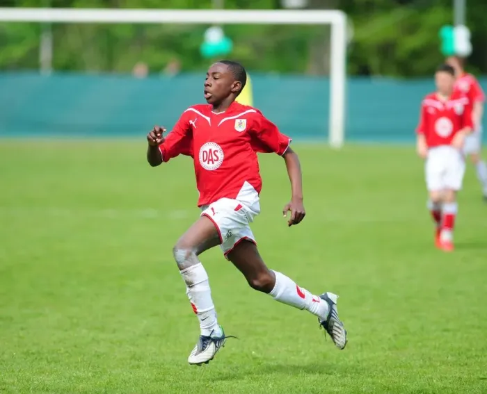 Framed Print : Bristol City First Team: Training with the Next Generation Stars (Season 09-10)